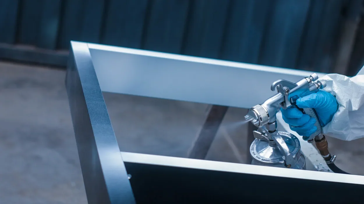 Coating work in a workshop